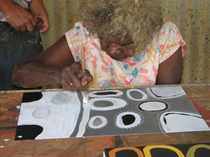 Minnie Lumai preparing the etching plate